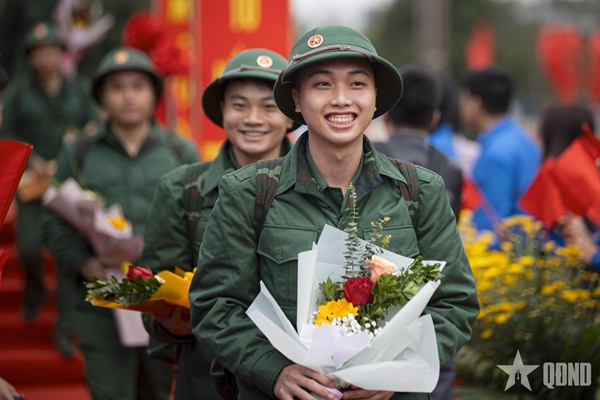 Chào quê hương, vững bước tòng quân